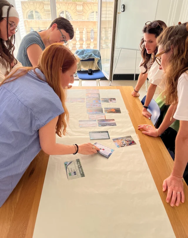 On passe nos journées à mesurer l’impact des marques… Cette fois, on a pris le temps de penser au nôtre.  Coline, co-fondatrice de Fertilidée, est venue bousculer nos idées reçues autour d'un atelier Fresque du Climat.  Spoiler : oui, on a eu notre petite claque climatique… mais constructive. Un rebondissement qui nous a donné envie d'aller encore plus loin dans nos engagements professionnels et personnels ! 
Ensemble, on a réfléchi à des pistes concrètes pour repenser notre manière de travailler et nos habitudes individuelles. 
Un grand merci pour cet atelier enrichissant ! 🌱✨ 
#FresqueDuClimat #TeamEngagée #RSE #CommunicationResponsable