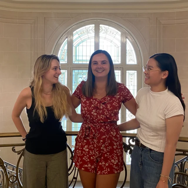 Nouveau souffle, nouvelles perspectives ! ✨
Trois nouvelles têtes rejoignent l’équipe pour un stage de 6 mois chez Estimation Média. 
Mélissa, Maria et Angèle viennent renforcer notre équipe avec enthousiasme, curiosité et envie d’apprendre. 👩🏽‍💻 
Bienvenue à elles ! 
#stage6mois #luxe #NouveauxArrivants